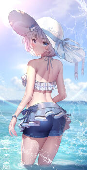 1girl absurdres ass back bare_shoulders bikini bikini_skirt blue_eyes blue_shorts blue_sky blush bracelet day frilled_bikini frills from_behind gosegu hair_ornament hat highres jewelry korean_commentary looking_at_viewer looking_back ocean outdoors short_hair shorts sky solo summer sun_hat swimsuit virtual_youtuber wading waktaverse water white_hair white_hat yeon_do_e