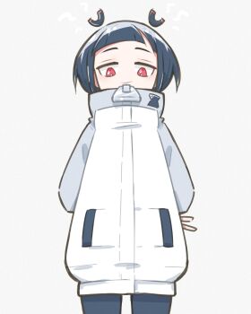 1girl absurdres arms_behind_back black_hair black_hairband black_pantyhose blunt_bangs bright_pupils commentary_request grey_sweater hairband highres jitomi_monoe long_sleeves magnet pantyhose red_eyes sasso64 short_hair simple_background smile solo sweater two-tone_sweater virtual_youtuber voms white_background white_pupils white_sweater zipper_pull_tab