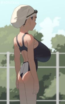 1girl arms_at_sides artist_name ass bare_arms bare_shoulders black_eyes black_hair black_one-piece_swimsuit blue_sky breasts commentary cowboy_shot fence flat_ass glass_girl_(niwatori5948) goggles goggles_on_head highres huge_breasts median_furrow niwatori5948 one-piece_swimsuit oppai_loli original outdoors piercing_hole poolside sky solo standing swim_cap swim_goggles swimsuit tree