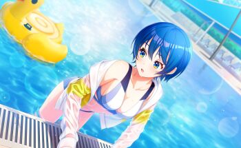 1girl bikini blue_bikini blue_eyes blue_hair blush breasts cleavage collarbone commentary_request game_cg hair_between_eyes highres innertube looking_at_viewer medium_breasts official_art open_mouth outdoors pool pool_ladder poolside rubber_duck short_hair solo standing striped_bikini striped_clothes swim_ring swimsuit third-party_source toneri_nikako wading water wet world_dai_star