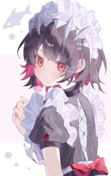 1girl animal_print black_hair blush bow candy closed_mouth colored_inner_hair commentary_request ellen_joe fish_print food frilled_wristband from_side hairband highres holding holding_candy holding_food holding_lollipop lollipop looking_back looking_to_the_side maid maid_headdress metal_hairband multicolored_hair razor_blade_hair_ornament red_bow red_eyes shark_girl short_hair solo spiked_headband upper_body urachi white_background zenless_zone_zero