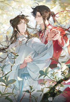 2boys bandaged_neck bandaged_wrist bandages black_hair blue_sash blurry bosi_tenghu brown_hair chinese_clothes chinese_commentary cowboy_shot curtained_hair dappled_sunlight depth_of_field eye_contact falling_petals front-to-back hair_bun hair_ribbon hand_on_another&#039;s_hand hanfu hat hat_on_back highres holding_sleeve hua_cheng long_hair long_sleeves looking_at_another looking_to_the_side male_focus multiple_boys official_alternate_costume official_alternate_hairstyle parted_bangs parted_lips petals pinching_sleeves plant profile red_eyes red_hanfu red_ribbon ribbon rice_hat san_lang sash side_ponytail sidelocks single_hair_bun smile standing sunlight tianguan_cifu tree very_long_hair waist_sash white_hanfu white_ribbon wide_sleeves xie_lian yaoi yellow_eyes
