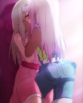 2girls against_wall anime_screenshot ass blush chloe_von_einzbern dark-skinned_female dark_skin dress fate/kaleid_liner_prisma_illya fate_(series) from_behind grey_hair grinding hands_on_another&#039;s_face highres hug illyasviel_von_einzbern kiss loli multiple_girls on_wall overalls pink_hair skirt stitched tank_top third-party_edit yuri