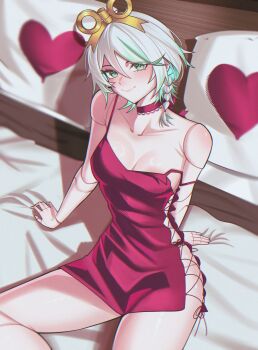 1girl absurdres arm_support braid breasts cecilia_immergreen choker closed_mouth commentary doll_joints dress gradient_hair green_eyes green_hair hair_between_eyes highres hololive hololive_english joints lace-trimmed_choker lace_trim looking_at_viewer medium_breasts multicolored_hair on_bed pillow purple_choker purple_dress smile solo virtual_youtuber white_hair winding_key yukeouo