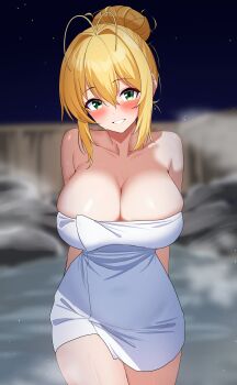 1girl :d absurdres alternate_hairstyle antenna_hair arms_behind_back bare_shoulders blurry blurry_background blush breasts cleavage collarbone commentary_request cowboy_shot depth_of_field green_eyes grin hair_bun highres large_breasts looking_at_viewer maretto naked_towel night night_sky onsen open_mouth outdoors parted_lips short_hair single_hair_bun sky smile solo star_(sky) starry_sky steam towel tsurumaki_maki voiceroid water