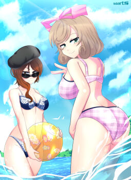 2girls ass bikini breasts brown_hair coco_adel green_eyes hair_ribbon haruka_(senran_kagura) highres large_breasts light_brown_hair multiple_girls ribbon robarts_hallway rwby senran_kagura sunglasses swimsuit v water