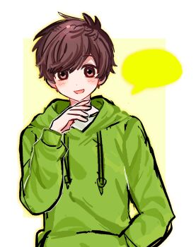 Rule 34 | 1boy, :d, absurdres, animification, antenna hair, bishounen, blush, border, brown eyes, brown hair, drawstring, edd (eddsworld), eddsworld, green hoodie, hand in pocket, hand up, highres, hood, hood down, hoodie, long sleeves, looking at viewer, male focus, open mouth, short hair, simple background, smile, solo, speech bubble, swept bangs, upper body, white border, yellow background, yunian77