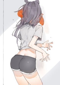 1girl absurdres alternate_costume ass black_shorts chocosong gradient_hair grey_shirt highres hololive hololive_english long_hair multicolored_hair ninomae_ina&#039;nis orange_hair pointy_ears purple_hair shirt short_shorts shorts solo tentacle_hair virtual_youtuber