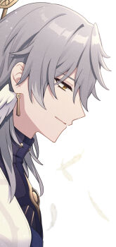 1boy aiga_ippai black_shirt commentary_request earrings feathers from_side grey_hair half-closed_eyes halo head_wings honkai:_star_rail honkai_(series) jacket jewelry male_focus shirt simple_background smile solo sunday_(honkai:_star_rail) sunday_(sacerdos'_relived_ordeal)_(honkai:_star_rail) upper_body white_background white_jacket wings yellow_eyes