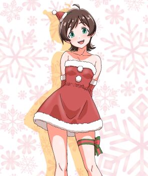 1girl ahoge arms_behind_back bare_shoulders breasts brown_hair commentary_request dress drop_shadow fur-trimmed_dress fur_trim green_eyes hat highres idolmaster idolmaster_million_live! kinoshita_hinata looking_at_viewer microdress mini_hat mini_santa_hat open_mouth red_dress santa_costume santa_hat short_hair smile solo standing strapless strapless_dress the_end_of_chun thigh_bow