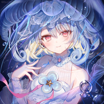 1girl air_bubble bare_shoulders blonde_hair breasts bubble closed_mouth collarbone commentary_request grey_hair hair_between_eyes hand_up kouyafu looking_at_viewer multicolored_hair original red_eyes small_breasts smile solo two-tone_hair upper_body