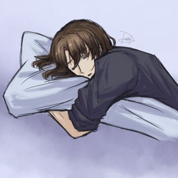 1boy absurdres alternate_costume artist_name bed black_shirt brown_hair facial_hair from_side gradient_background gregor_(project_moon) grey_background hair_between_eyes hair_down hair_intakes half-closed_eye half-closed_eyes highres holding hug hugging_object limbus_company long_hair long_sleeves looking_at_viewer looking_to_the_side lying male_focus no_eyewear on_bed on_stomach one_eye_closed parted_bangs parted_lips photoshop_(medium) pillow pillow_hug project_moon purple_background shirt signature simple_background sleeping sleepy sleeves_pushed_up sleeves_rolled_up solo stubble upper_body waking_up white_background yawning yellow_eyes