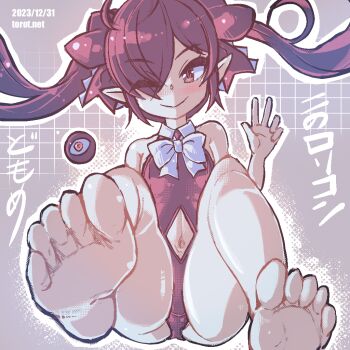 1girl ahoge backbeako_(torotei) backbeard bare_legs bare_shoulders black_hair black_leotard black_ribbon blush bow bowtie closed_mouth clothing_cutout commentary_request dated dated_commentary eyes_visible_through_hair feet female_focus foot_focus gegege_no_kitarou gluteal_fold grey_background grid_background hair_over_one_eye hair_ribbon hand_up kono_lolicon_domome legs leotard loli long_hair looking_at_viewer monochrome navel navel_cutout one_eye_closed original paid_reward_available pointy_ears red_eyes ribbon simple_background sleeveless smile soles solo thighs toes torotei translated twintails v watermark web_address white_bow white_bowtie