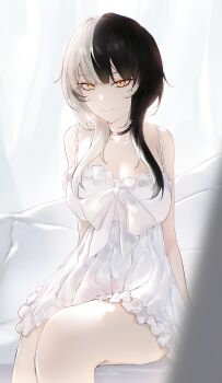 1girl absurdres alternate_costume black_hair blunt_bangs blurry blurry_foreground breasts choker closed_mouth commentary english_commentary feet_out_of_frame grey_hair highres hololive hololive_english kurochanai large_breasts long_hair looking_at_viewer multicolored_hair nightgown pillow shiori_novella sitting sleepwear smile solo split-color_hair twitter_username two-tone_hair virtual_youtuber white_nightgown yellow_eyes
