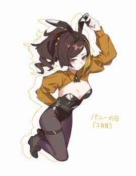 1girl animal_ears arm_behind_back arm_up black_leotard black_pantyhose blonde_hair breasts brown_hair chiori_(genshin_impact) cleavage collared_shrug commentary drill_hair drill_ponytail fake_animal_ears fur-trimmed_shoes genshin_impact hair_ornament highres kaesinndoko large_breasts leotard long_hair looking_at_viewer multicolored_hair orange_eyes orange_shrug pantyhose playboy_bunny ponytail puffy_sleeves rabbit_ears shrug_(clothing) solo streaked_hair thigh_strap white_background