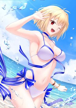 1girl :d ahoge alternate_costume arcueid_brunestud beach bikini blonde_hair blue_bow blue_sky blush bow bracelet breasts choker cleavage cloud cloudy_sky commentary_request fuido hair_intakes highres huge_breasts jewelry looking_at_viewer midriff navel ocean one_eye_closed open_mouth red_eyes short_hair sidelocks sky smile solo splashing swimsuit thighs tsukihime tsukihime_(remake) walking water white_bikini