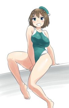 1girl barefoot beret blue_eyes breasts brown_hair commentary_request competition_swimsuit full_body green_hat green_one-piece_swimsuit grin hair_ornament hat highleg highleg_one-piece_swimsuit kantai_collection maya_(kancolle) medium_breasts one-piece_swimsuit poolside short_hair simple_background sitting smile solo swimsuit tamu_(mad_works) white_background x_hair_ornament