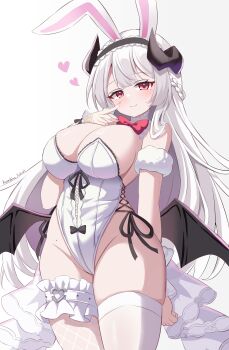 1girl absurdres animal_ears asymmetrical_legwear bare_shoulders black_hairband blush bow bowtie breasts covered_navel demon_horns demon_wings detached_collar fishnet_thighhighs fishnets frilled_thigh_strap hairband highres horns kurashina_yuzuki large_breasts leotard looking_at_viewer playboy_bunny rabbit_ears red_bow red_bowtie side-tie_leotard simple_background smile solo stella_sora thigh_strap thighhighs traditional_bowtie virigia_(stella_sora) white_background white_hair white_leotard white_thighhighs wings
