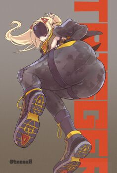 1girl 2025 artist_name ass ass_focus black_pants black_shrug blindfold_mask blonde_hair breasts camouflage camouflage_jacket camouflage_pants character_name closed_mouth commentary dynamic_pose full_body gradient_background grey_background gun hair_ornament hand_on_own_thigh holding huge_ass jacket large_breasts latex_pants mask navel pants ponytail rifle shrug_(clothing) sideboob sniper_rifle soles solo tecoz8 tight_clothes tight_pants triangle_hair_ornament trigger_(zenless_zone_zero) underboob weapon zenless_zone_zero zipper_pull_tab