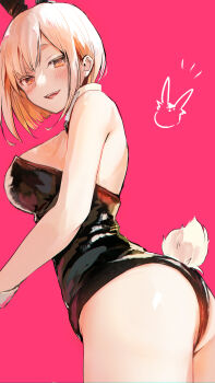 1girl animal_ears ass bare_shoulders bareback black_leotard blonde_hair breasts fake_animal_ears from_side highres large_breasts leotard looking_at_viewer original parted_lips pink_background playboy_bunny rabbit_ears rabbit_tail short_hair smile tail tomozero yellow_eyes