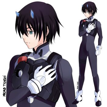 1boy artist_name black_bodysuit black_hair blue_horns bodysuit darling_in_the_franxx gloves green_eyes hand_on_own_chest hiro_(darling_in_the_franxx) horns male_focus mecha_pilot_suit merotenshi military_uniform pale_skin signature spanish_commentary split_mouth straight_hair white_background white_gloves