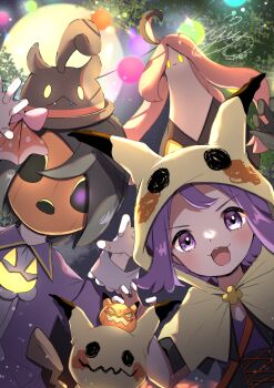 Rule 34 | 1boy, 1girl, absurdres, acerola (fall 2020) (pokemon), acerola (pokemon), allister (fall 2022) (pokemon), allister (pokemon), gen 6 pokemon, gen 7 pokemon, ghost pose, gourgeist, halloween, herunia kokuoji, highres, jack-o'-lantern, looking at viewer, mask, mimikyu, moon, night, nintendo, official alternate costume, open mouth, pokemon, pokemon (creature), pokemon masters ex, purple eyes, purple hair, signature, sky, solid oval eyes