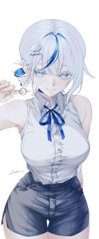 1girl absurdres aokumo_rin armpits bare_shoulders black_shorts blue_choker blue_eyes breasts chainsaw_man choker closed_mouth collared_shirt commentary cosplay cowboy_shot hair_rings highres looking_at_viewer medium_breasts medium_hair multicolored_hair neck_ribbon reze_(chainsaw_man) reze_(chainsaw_man)_(cosplay) ribbon shirt shirt_tucked_in short_shorts shorts simple_background sleeveless sleeveless_shirt smile solo stellive streaked_hair vini_(frisco) virtual_youtuber white_background white_hair white_shirt