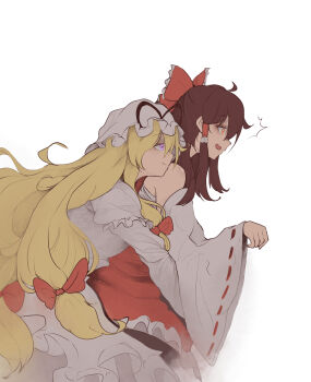 2girls absurdres ayang blonde_hair bow brown_hair closed_mouth commentary_request detached_sleeves hair_bow hakurei_reimu hat highres hug hug_from_behind long_hair mob_cap multiple_girls orange_hair purple_eyes red_bow simple_background smile touhou white_background white_sleeves yakumo_yukari