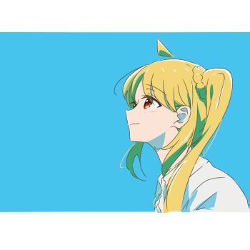 1girl ahoge amnsyr blonde_hair blue_background bocchi_the_rock! closed_mouth commentary_request from_side highres ijichi_nijika letterboxed long_hair red_eyes shirt side_ponytail simple_background solo upper_body white_shirt