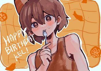 1boy arm_at_side bare_shoulders border brown_eyes brown_hair character_name chromatic_aberration closed_mouth collarbone commentary_request double-parted_bangs dutch_angle eating food food_on_face from_below grid_background hair_behind_ear hair_between_eyes hand_up happy_birthday hat highres holding holding_spork kel_(faraway)_(omori) kel_(omori) leaf looking_at_viewer male_focus omori orange_background orange_hat orange_tank_top outline outside_border short_hair simple_background solo spork tank_top tokkooyaku upper_body white_border white_outline