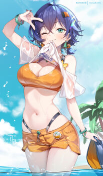 1girl belle_(summer_skies)_(zenless_zone_zero) belle_(zenless_zone_zero) bikini black_hat blue_sky breasts cleavage closed_mouth clothes_lift cloud commentary cowboy_shot day green_eyes hair_between_eyes hat highres hong_(white_spider) large_breasts lifting_own_clothes making-of_available navel official_alternate_costume one_eye_closed orange_bikini outdoors patreon_username shirt shirt_lift short_twintails sky smile solo summer swimsuit twintails v wading wet wet_clothes wet_shirt white_shirt zenless_zone_zero