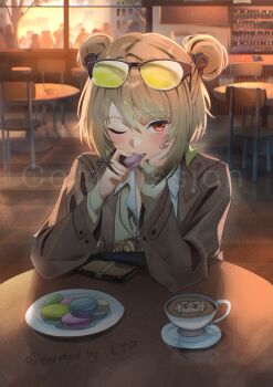 1girl artist_name blonde_hair brown_jacket cellphone chair coffee commentary commission cup dating double_bun eating english_commentary eyewear_on_head film_grain food girls'_frontline girls'_frontline_2:_exilium goggles hair_bun highres jacket long_sleeves looking_at_viewer macaron mityl_(girls'_frontline_2) one_eye_closed p90_(girls'_frontline) phone plate red_eyes shidoni shirt short_hair solo sunset table watermark white_shirt