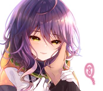 1girl 1other brown_eyes gina_(gnosia) gloves gnosia hair_between_eyes heterochromia hood hoodie long_sleeves medium_hair purple_hair rocomani smile solo speech_bubble translation_request upper_body wavy_hair
