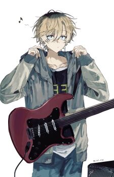 1boy black_eyes black_shirt brown_hair closed_mouth commentary_request cowboy_shot double-parted_bangs earrings grey_jacket guitar hair_between_eyes highres hood hood_down hooded_jacket instrument jacket jewelry long_sleeves looking_ahead male_focus multicolored_hair musical_note original roots_(hair) sanpaku shirt short_hair simple_background sini_user solo spoken_musical_note whistling white_background