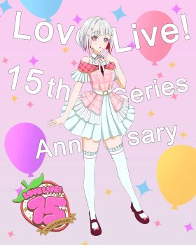 1girl alternate_costume balloon bare_shoulders bob_cut colored_inner_hair commentary_request diagonal_bangs dress frilled_thighhighs frills full_body grey_hair hair_intakes hair_ornament highres inverted_bob kujo_awenn link!_like!_love_live! love_live! love_live!_series_15th_anniversary_costume mary_janes multicolored_hair off_shoulder parted_lips pink_background pink_ribbon pink_shirt red_hair red_shoes ribbon shirt shoes short_hair sleeveless sleeveless_dress solo sparkle_background star_(symbol) star_hair_ornament streaked_hair text_background thighhighs virtual_youtuber white_dress white_thighhighs yugiri_tsuzuri