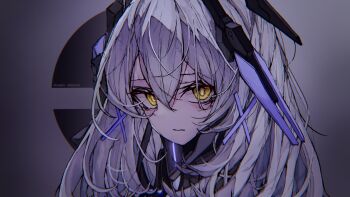 1girl closed_mouth hair_between_eyes hair_ornament hairclip head_rest highres long_hair looking_at_viewer mecha mechanical min_(aovo_a) power_suit punishing:_gray_raven robot rosetta:_rigor_(pgr) rosetta_(pgr) simple_background solo white_hair x_hair_ornament yellow_eyes