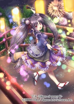 1girl aerial_fireworks arane_(z/x) black_hair bridge copyright_notice crost demon_wings drill_hair fang fireworks hair_ornament holding holding_instrument instrument japanese_clothes kimono kimono_skirt lantern light_particles long_hair naruko_(instrument) night night_sky official_art open_mouth outdoors paper_lantern pointy_ears purple_kimono red_eyes sandals sky socks solo sparkle standing standing_on_one_leg tree twin_drills very_long_hair white_socks wings wooden_bridge z/x zouri