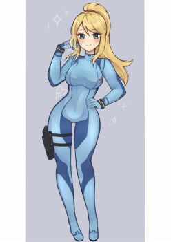 1girl blonde_hair blue_bodysuit blue_eyes bodysuit breasts commentary covered_navel english_commentary full_body hand_on_own_hip highres holster long_hair looking_at_viewer luci_(purrlucii) metroid nintendo ponytail purple_background samus_aran smile solo sparkle sparkling_aura thigh_holster zero_suit