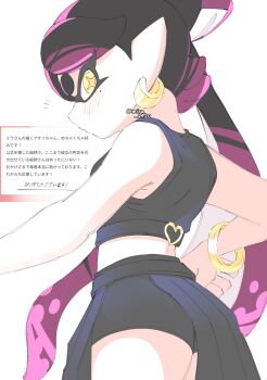 +_+ 1girl ass bare_shoulders black_hair blush bracelet callie_(splatoon) crop_top earrings from_behind heart inkling jewelry mira_2420 nintendo pointy_ears purple_hair shorts sleeveless splatoon_(series) tentacle_hair twintails white_background yellow_eyes