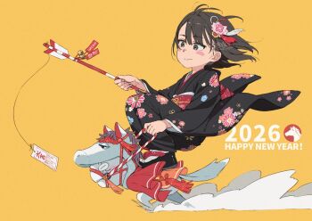 1boy 1girl 2026 ano_ko_wa_toshi_densetsu arrow_(projectile) artist_self-insert black_kimono closed_mouth commentary_request floral_print gomennasai hair_ornament happy_new_year holding holding_arrow japanese_clothes kimono nengajou new_year obi riding sash smile solo yellow_background zangyaku-san