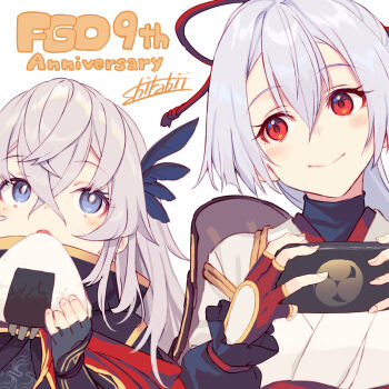 2girls :o anniversary armor artist_name black_gloves blue_eyes bright_pupils cape closed_mouth clothing_cutout crossed_bangs fate/grand_order fate_(series) feather_hair_ornament feathers fingerless_gloves food glove_cutout gloves grey_hair hair_between_eyes hair_ornament hair_ribbon handheld_game_console head_tilt highres holding holding_food holding_handheld_game_console japanese_armor japanese_clothes kimono long_hair looking_at_another looking_to_the_side multiple_girls onigiri open_mouth ponytail red_cape red_eyes red_gloves red_ribbon ribbon saika_magoichi_(fate) shirabi shoulder_armor signature simple_background smile sode tomoe_(symbol) tomoe_gozen_(fate) tomoe_gozen_(first_ascension)_(fate) upper_body white_background white_kimono white_pupils