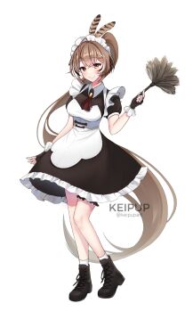 1girl ahoge alternate_costume apron arm_at_side black_gloves black_shirt black_skirt blush boots breasts brown_eyes brown_hair closed_mouth commentary crossed_bangs double-parted_bangs duster english_commentary enmaided feather_duster fingerless_gloves frilled_thigh_strap full_body gloves hair_between_eyes hair_ornament hairclip hand_up highres hololive hololive_english keipup lace-up_boots long_hair looking_at_viewer maid maid_headdress medium_breasts multicolored_hair nanashi_mumei ponytail puffy_short_sleeves puffy_sleeves shirt short_sleeves sidelocks simple_background skirt smile socks solo streaked_hair thigh_strap underbust very_long_hair virtual_youtuber waist_apron white_background white_socks yellow_eyes