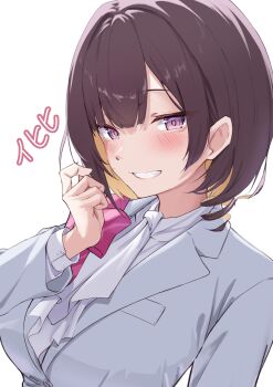 1girl :d ascot blonde_hair blush breasts brown_hair colored_inner_hair commentary_request drill_hair grin hand_up highres hololive ilie_ilie izuki_michiru jacket lapels large_breasts long_sleeves looking_at_viewer multicolored_hair notched_lapels open_mouth purple_eyes shirt short_hair side_drill simple_background single_drill smile solo suit_jacket two-tone_hair virtual_youtuber white_ascot white_background white_shirt