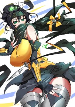 1girl bare_shoulders black_hair breasts duel_monster elbow_gloves fingerless_gloves forehead_protector gloves green_eyes highres kamo_(riverside_kamo) kunai large_breasts multicolored_hair ninja s-force_rappa_chiyomaru s:p_little_knight scarf solo tagme thighhighs weapon yu-gi-oh!