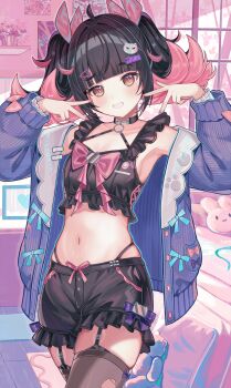 1girl absurdres adapted_costume armpits black_choker black_hair black_shorts blue_jacket bow brown_thighhighs chest_bow choker collarbone colored_inner_hair commentary couch cowboy_shot frilled_shorts frills grin hair_ornament hairclip hands_up highres indoors jacket midriff multicolored_hair nangong_yu nangong_yu_(rhapsody's_muse) navel pillow pink_bow pink_nails red_eyes short_twintails shorts shuilantao smile solo stuffed_animal stuffed_toy thighhighs twintails untranslatable_commentary window zenless_zone_zero