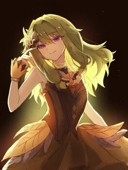 1girl backlighting bare_arms bare_shoulders black_background black_bow bow bracelet brown_dress choukoku_no_protagonist_(project_sekai) closed_mouth commentary_request cowboy_shot dress feather_dress feather_hair_ornament feathers frilled_dress frills gem green_hair hair_between_eyes hair_bow hair_flaps hair_ornament hand_up highres jewelry light_particles long_hair looking_at_viewer low-tied_sidelocks momosuzu_nene official_alternate_costume orange_wrist_cuffs project_sekai purple_eyes sidelocks simple_background sleeveless sleeveless_dress smile solo strapless strapless_dress tikumashi twitter_username wrist_cuffs