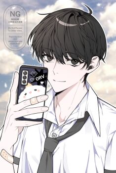 1boy ahoge bandaid bandaid_on_arm biyoo_(omniscient_reader&#039;s_viewpoint) black_hair black_necktie cloud cloudy_sky collared_shirt commentary_request highres holding holding_phone kim_dokja korean_commentary lens_flare looking_at_viewer male_focus ming_hj0707 necktie omniscient_reader&#039;s_viewpoint outdoors phone shirt short_hair sky smile solo upper_body white_shirt
