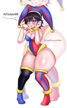 1girl asymmetrical_legwear bare_hips bare_shoulders black_hair black_thighhighs blue_hat blue_leotard blue_shoes blue_thighhighs breasts chainsaw_man cosplay crying crying_with_eyes_open embarrassed eyelashes female_focus full_body grey_eyes hands_up hat higashiyama_kobeni highleg highleg_leotard highres jester jester_cap large_breasts leotard looking_afar multicolored_leotard multicolored_thighhighs nerftheyordles pomni_(cosplay) pomni_(the_amazing_digital_circus) red_hat red_leotard red_shoes red_thighhighs sad shoes short_hair simple_background solo spanish_text speech_bubble strapless strapless_leotard striped_clothes striped_thighhighs tears the_amazing_digital_circus thick_thighs thighhighs thighs translation_request two-tone_hat two-tone_leotard vertical-striped_clothes white_background wide_hips zoom_layer