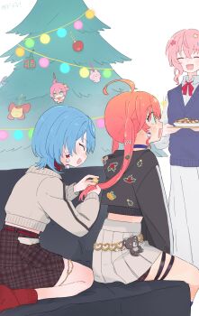 3girls absurdres ahoge anemachi bell black_jacket blue_hair blue_vest blush choker christmas_ornaments christmas_tree closed_eyes cookie couch cropped_jacket crossed_bangs dark_skin dotty-44 food hair_between_eyes highres holding holding_another's_hair holding_tray hololive hoshimachi_suisei hoshimachi_suisei_(micomet) jacket looking_at_another multiple_girls neck_ribbon on_couch open_mouth pink_hair plaid_clothes plaid_skirt pleated_skirt red_ribbon red_socks ribbon sakura_miko sakura_miko_(micomet) sitting skirt socks sparkle sticker sweater thigh_strap tray turtleneck twintails vest virtual_youtuber white_background white_skirt wolf_cut