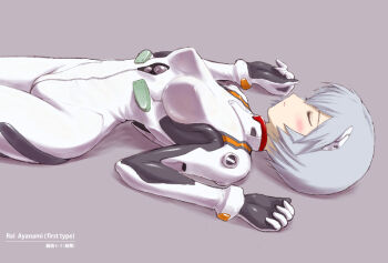 Rule 34 | 1girl, ayanami rei, bilingual text, blue hair, bodysuit, character name, closed eyes, commentary request, english text, grey background, heika (heikahp), interface headset (evangelion), lying, mecha pilot suit, mixed-language text, neon genesis evangelion, on back, parted lips, plugsuit (evangelion), shadow, short hair, simple background, skin tight, solo, unconscious, w arms, white bodysuit